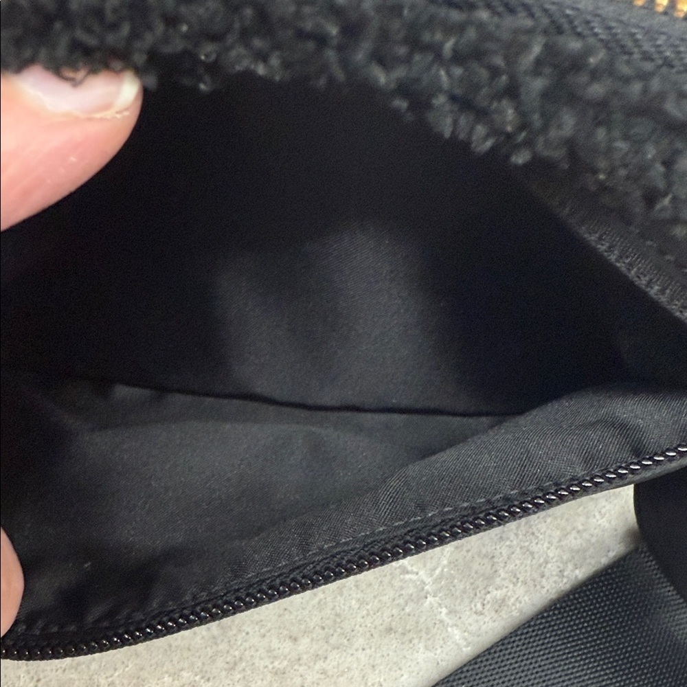 lululemon athletica Black Textured Crossbody Bag. Great condition - Picture 4 of 6